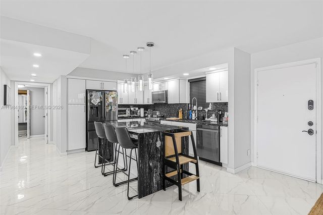 605 Ives Dairy Rd 305-7, Miami, FL 33179