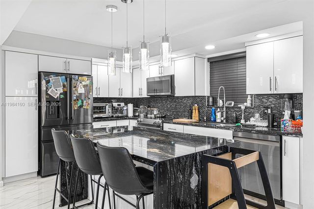 605 Ives Dairy Rd 305-7, Miami, FL 33179