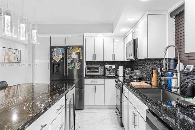 605 Ives Dairy Rd 305-7, Miami, FL 33179