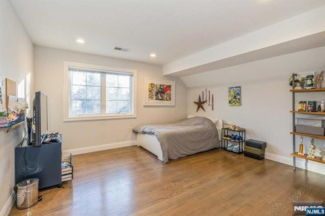 5 Benjamin Road, Tenafly, NJ 07670