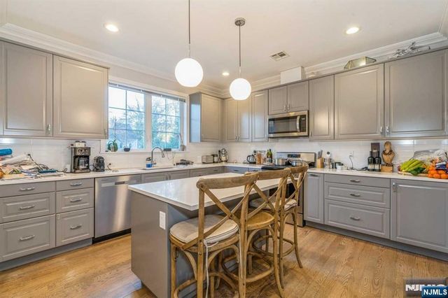 5 Benjamin Road, Tenafly, NJ 07670