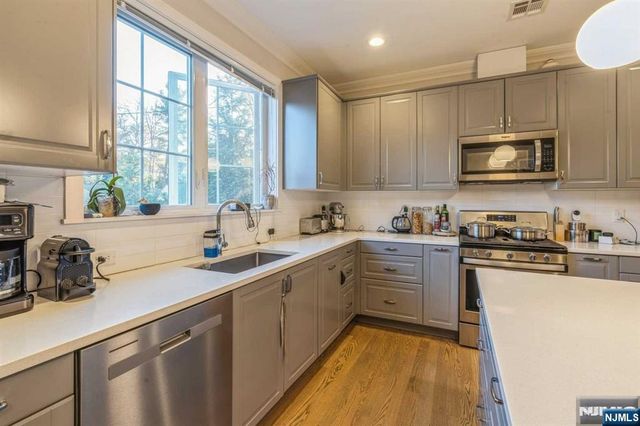 5 Benjamin Road, Tenafly, NJ 07670