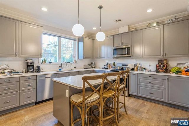 5 Benjamin Road, Tenafly, NJ 07670