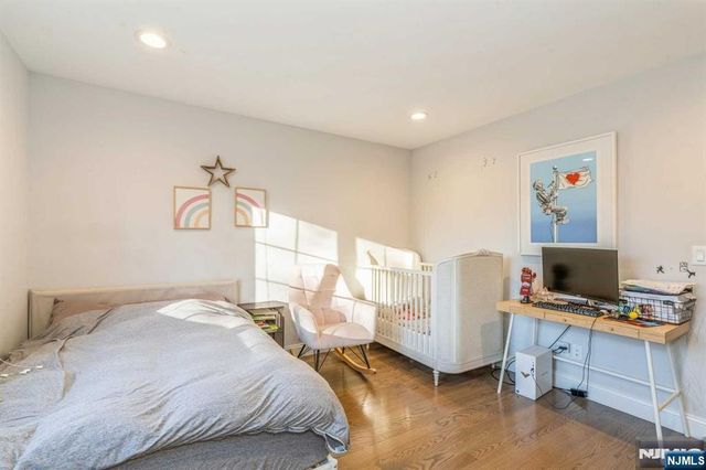 5 Benjamin Road, Tenafly, NJ 07670