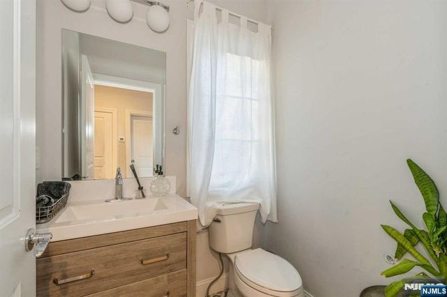 5 Benjamin Road, Tenafly, NJ 07670