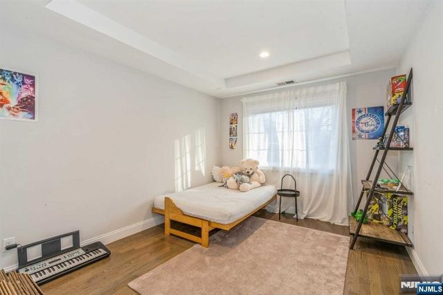 5 Benjamin Road, Tenafly, NJ 07670