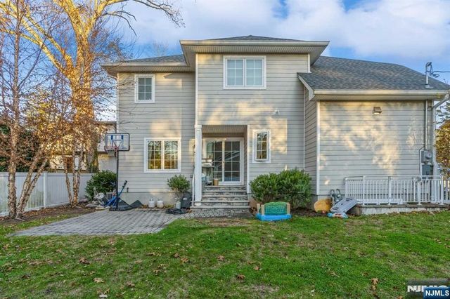 5 Benjamin Road, Tenafly, NJ 07670