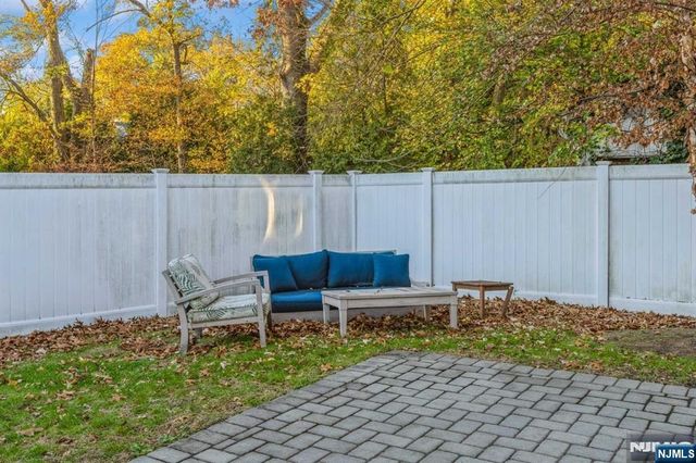 5 Benjamin Road, Tenafly, NJ 07670