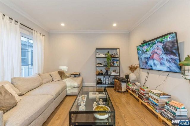 5 Benjamin Road, Tenafly, NJ 07670