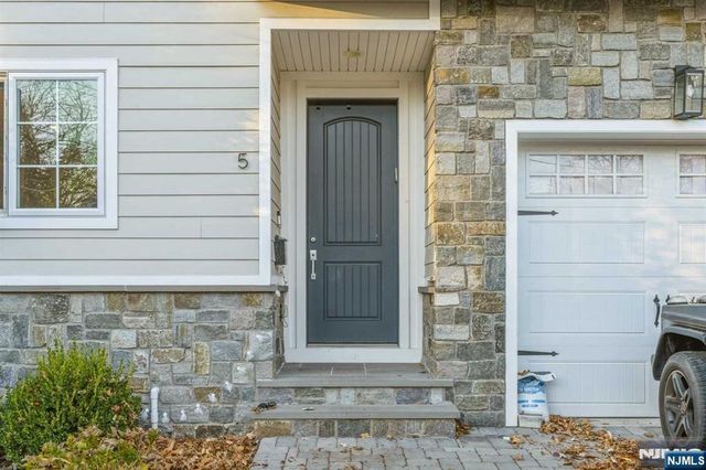 5 Benjamin Road, Tenafly, NJ 07670