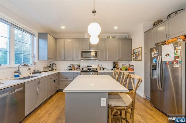 5 Benjamin Road, Tenafly, NJ 07670