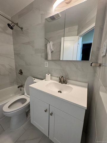 423 Beach 9th Street 2nd Floor, Far Rockaway, NY 11691