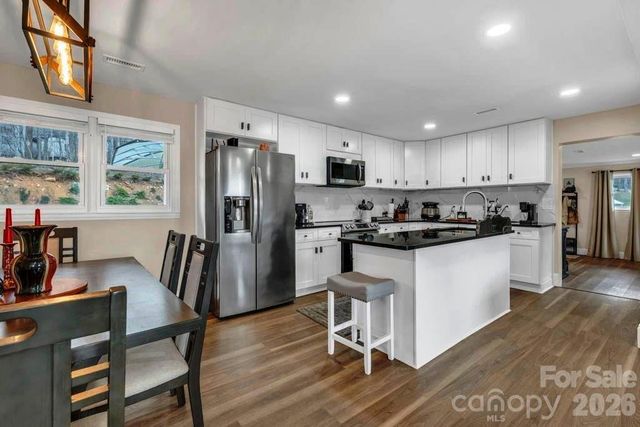 11974 US Highway 421 Highway N, Zionville, NC 26989