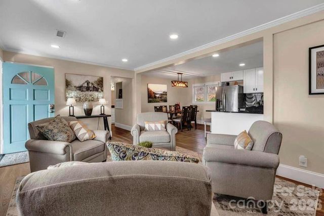 11974 US Highway 421 Highway N, Zionville, NC 26989