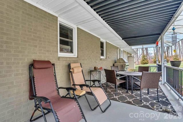 11974 US Highway 421 Highway N, Zionville, NC 26989