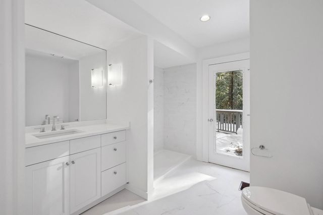 33 Oak Hill Lane, East Hampton, NY 11937