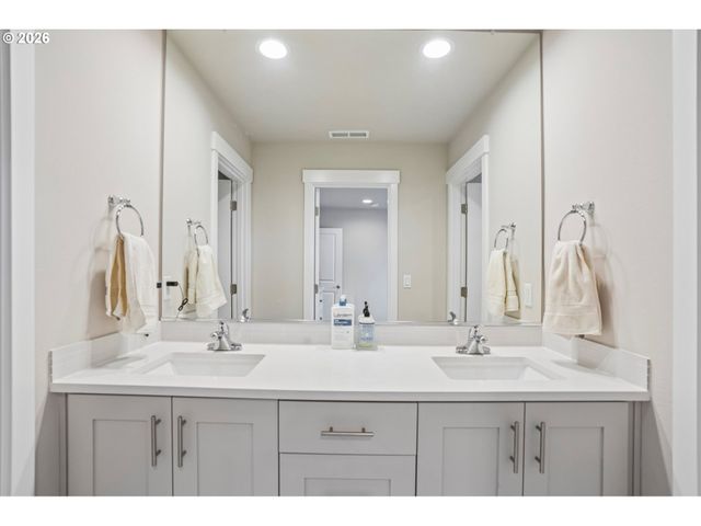 16786 Se SCOUTERS MOUNTAIN Rd, Happy Valley, OR 97086