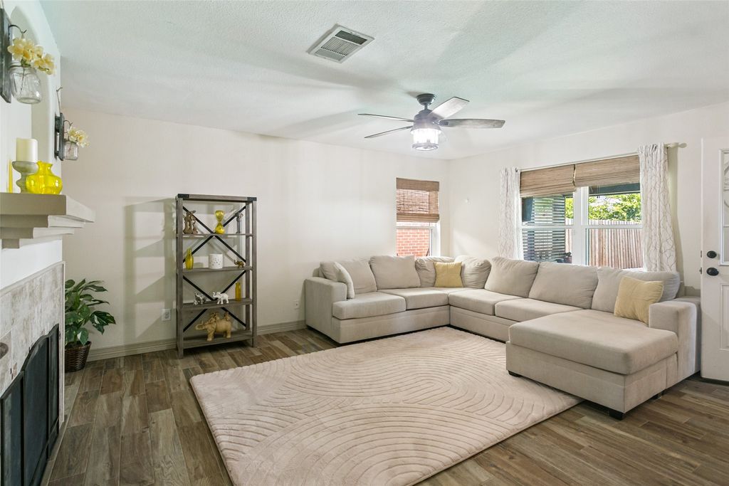 2213 Bresee Drive, Carrollton, TX 75010 — exterior