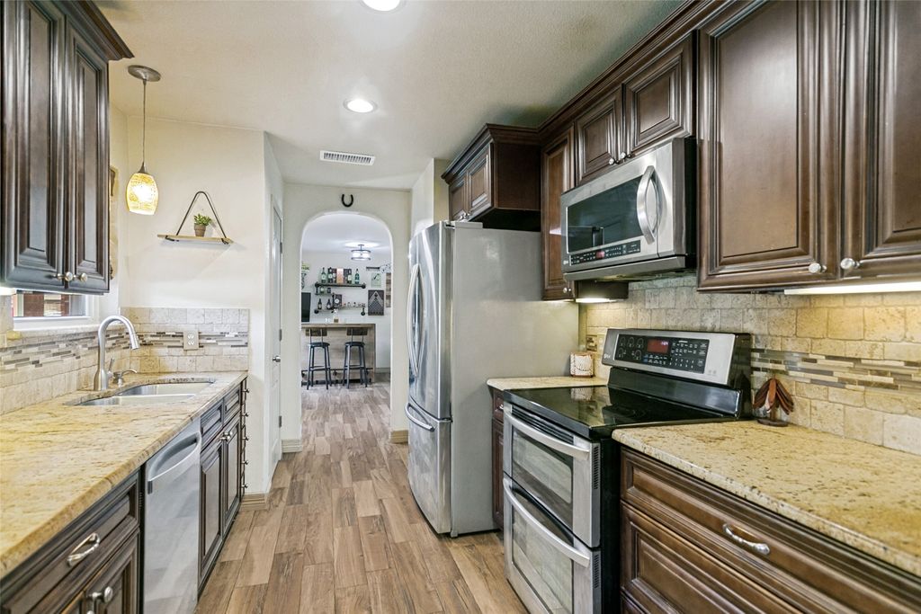2213 Bresee Drive, Carrollton, TX 75010 — photo 2