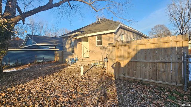 1013 S 13TH Street, Herrin, IL 62948