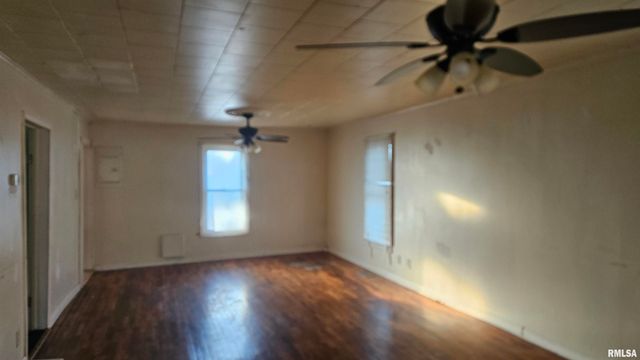 1013 S 13TH Street, Herrin, IL 62948