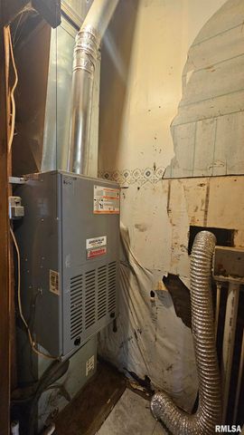 1013 S 13TH Street, Herrin, IL 62948