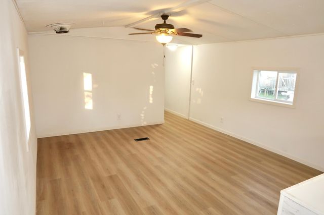 17373 North Creek Dr, Lakeville, MN 55024