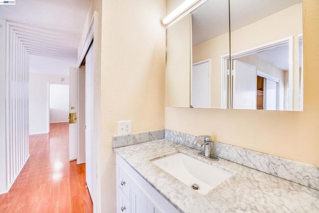 3815 Harrison St, Oakland, CA 94611