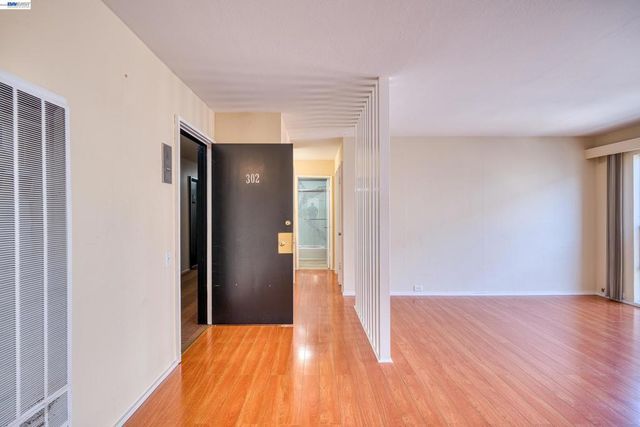 3815 Harrison St, Oakland, CA 94611