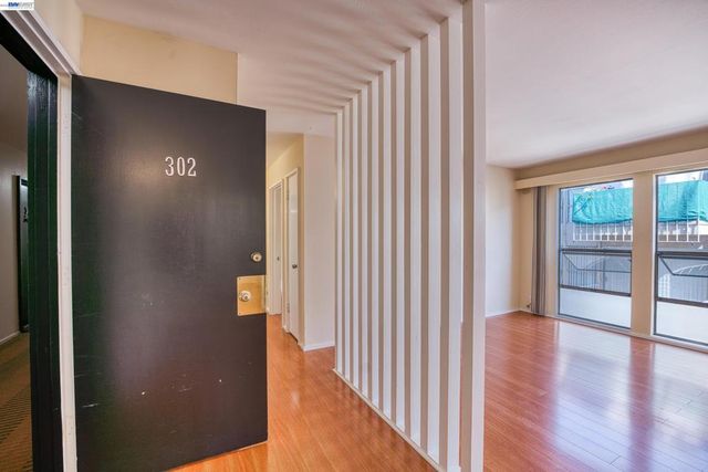 3815 Harrison St, Oakland, CA 94611