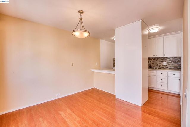 3815 Harrison St, Oakland, CA 94611