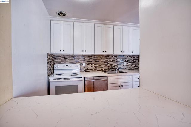 3815 Harrison St, Oakland, CA 94611