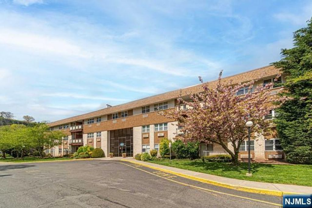 1111 River Road E20, Edgewater, NJ 07020