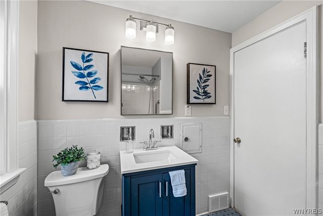 123 Columbia Parkway, West Seneca, NY 14224