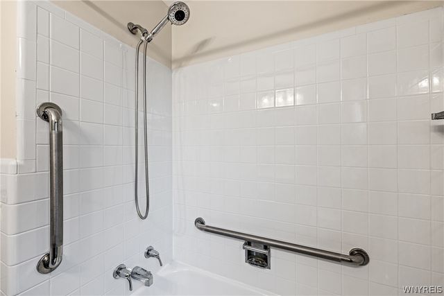 123 Columbia Parkway, West Seneca, NY 14224