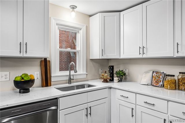 123 Columbia Parkway, West Seneca, NY 14224