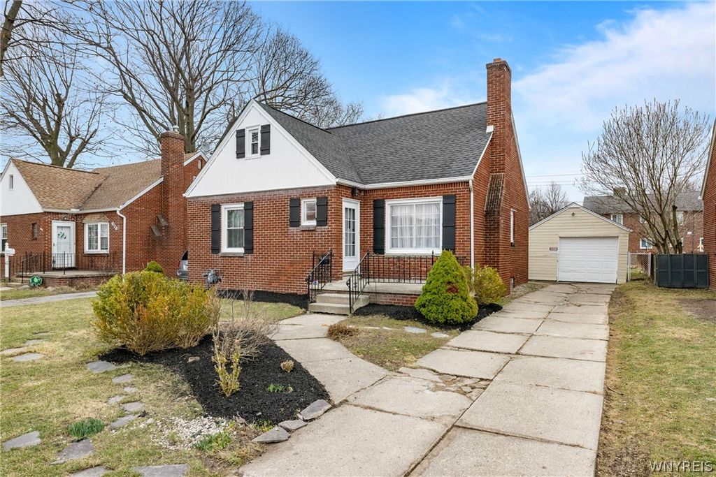 123 Columbia Parkway, West Seneca, NY 14224