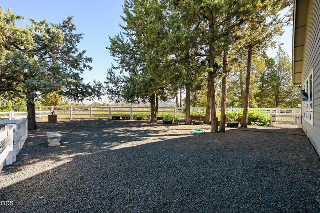 9516 13th Street, Terrebonne, OR 97760