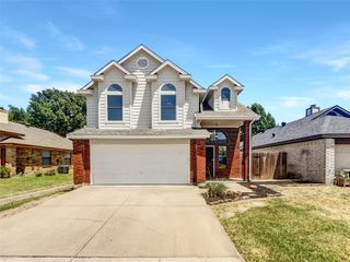 6808 Driffield Circle E, North Richland Hills, TX 76182