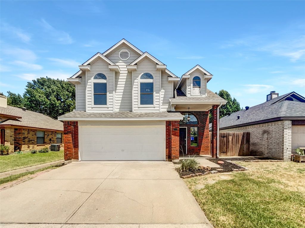 6808 Driffield Circle E, North Richland Hills, TX 76182