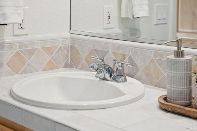 14 Angelica Ct, Novato, CA 94947