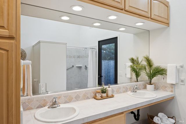 14 Angelica Ct, Novato, CA 94947