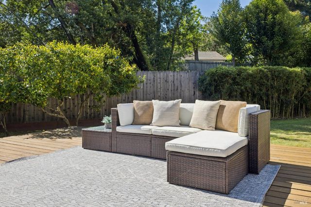 14 Angelica Ct, Novato, CA 94947