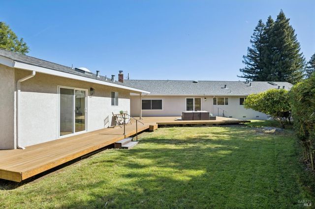 14 Angelica Ct, Novato, CA 94947