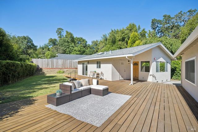 14 Angelica Ct, Novato, CA 94947