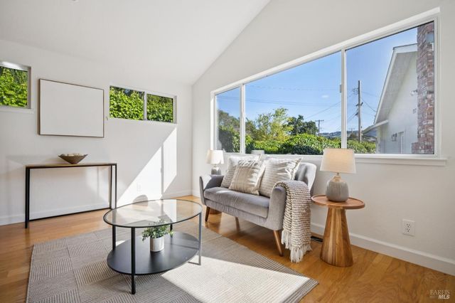 14 Angelica Ct, Novato, CA 94947