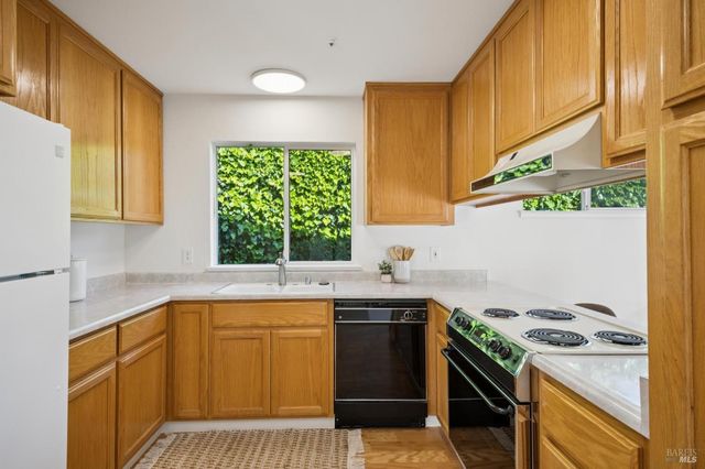 14 Angelica Ct, Novato, CA 94947