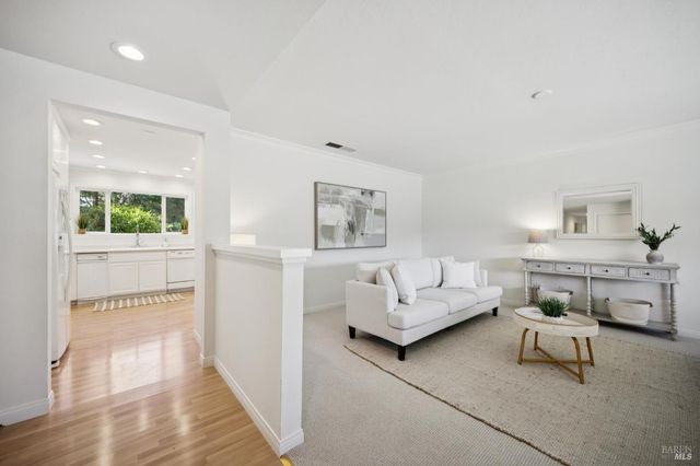 14 Angelica Ct, Novato, CA 94947