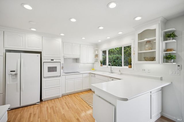 14 Angelica Ct, Novato, CA 94947