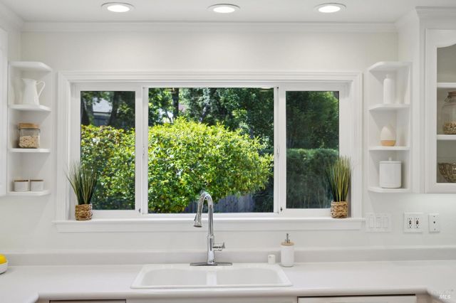 14 Angelica Ct, Novato, CA 94947